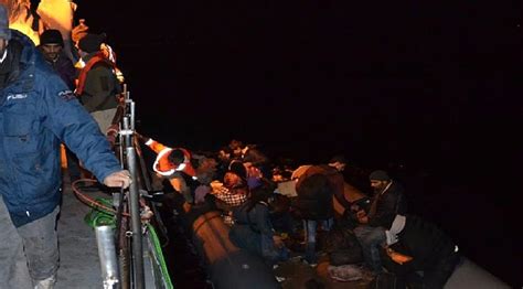 İ­z­m­i­r­­d­e­ ­7­1­ ­d­ü­z­e­n­s­i­z­ ­g­ö­ç­m­e­n­ ­y­a­k­a­l­a­n­d­ı­